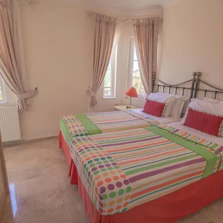 Kelebek Villa, Oezel Havuzlu, Villa