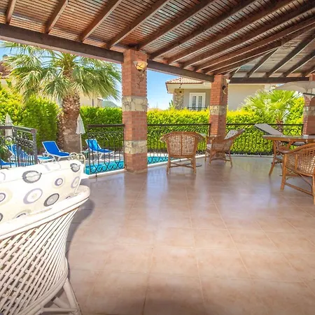 Kelebek Villa, Oezel Havuzlu, Villa
