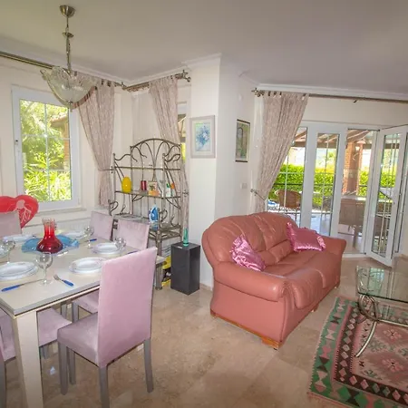 Kelebek Villa, Oezel Havuzlu, Villa *