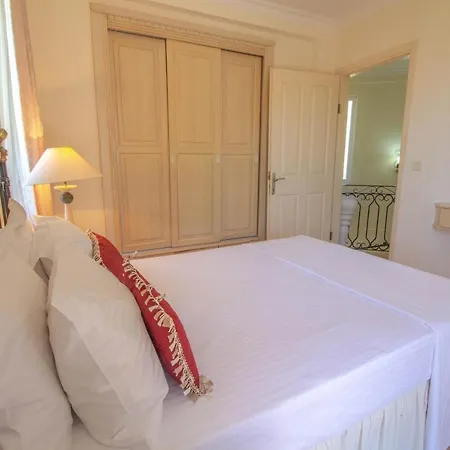 Kelebek Villa, Oezel Havuzlu, Willa